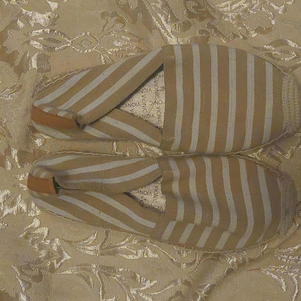 Vionic Flats